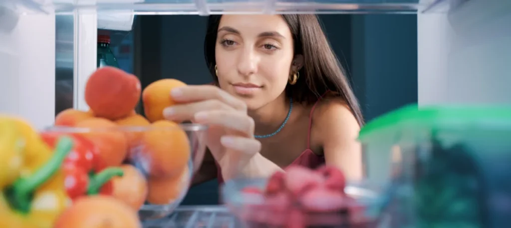 Comer fruta de noche es bueno o malo